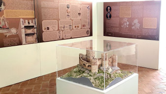 Maqueta arqueologica Centro Interpretacion yacimiento Castillo Capilla Badajoz Extremadura